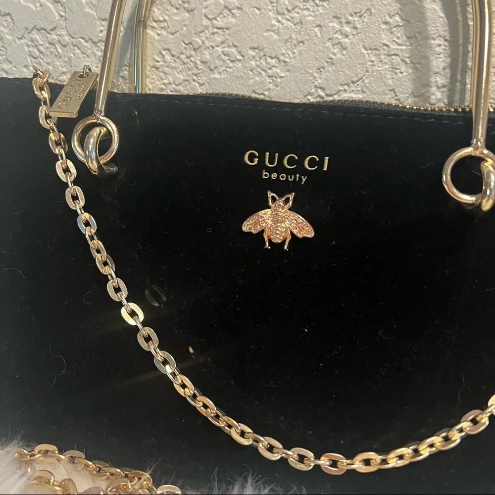 Gucci Black Velvet Cosmetic Pouch Bag with Crossbody Chain and Handles - Picture 4 of 9